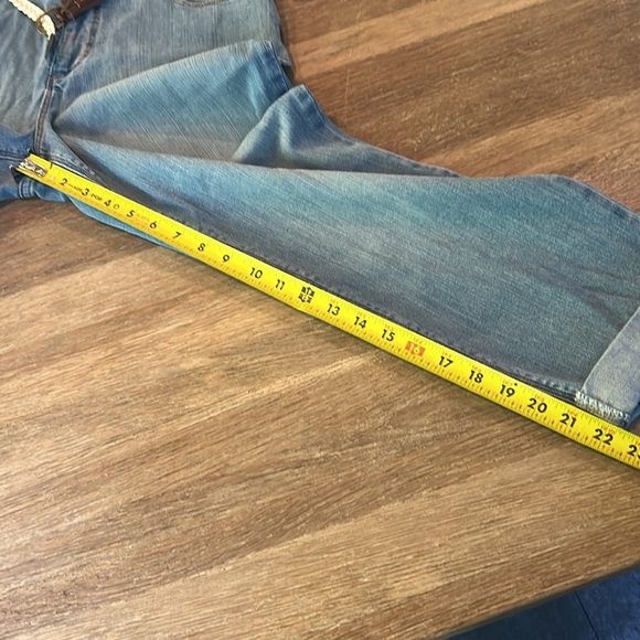 NWT St John's Bay classic capri Secretly Slender Jeans Size 14 w/ shirt - Picture 5 of 13